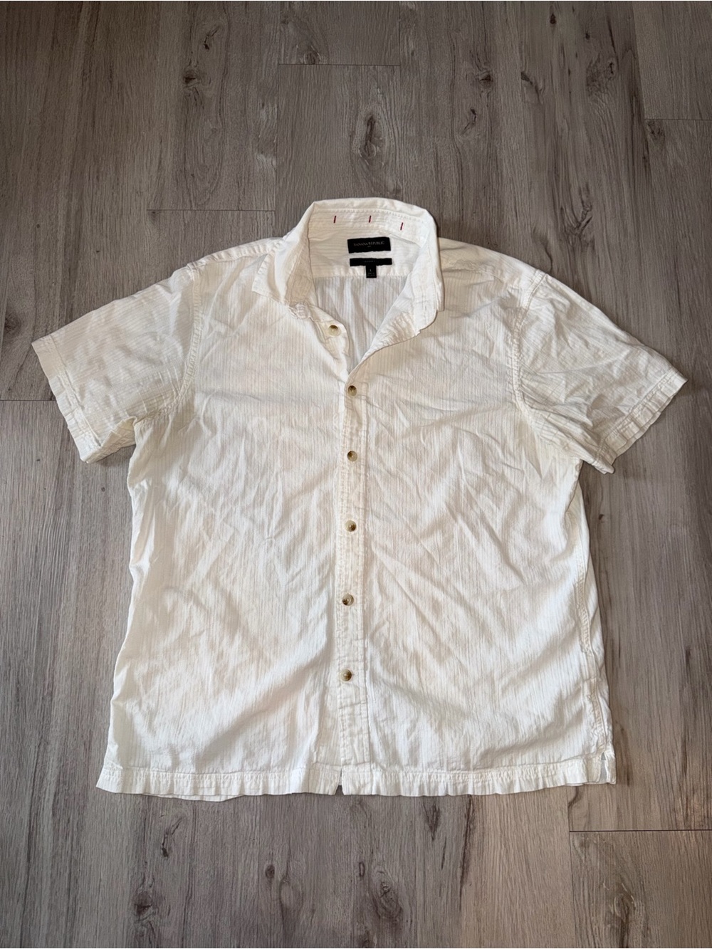 Men’s White Short-Sleeve Button-Up Shirt